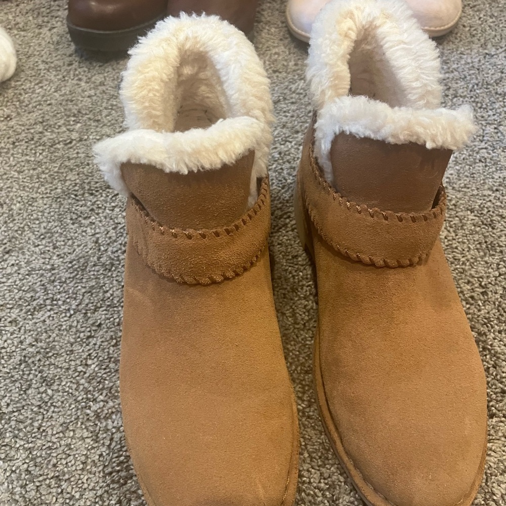 UGG Tan Ankle Boots with Cream Fur Lining
